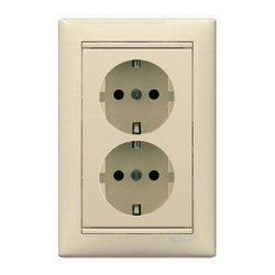 Розетка с/у Valena 695616, 2 гнезда, с/з, 16А, бежевая